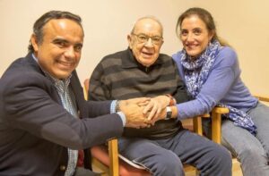 Pe. Gabriel Calvo com o casal da Equipe Eclesial Mundial